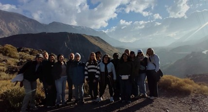Group photo with beautiful cajon del Maipo in the background